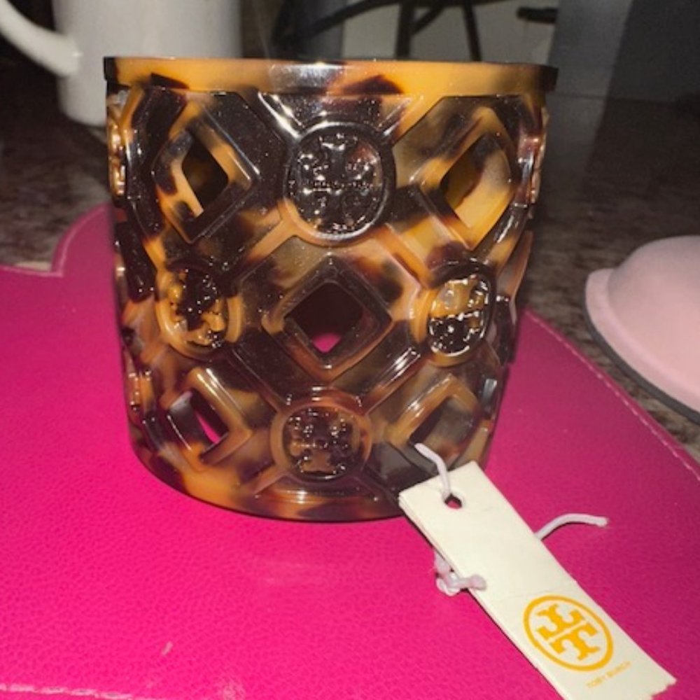 New! TORY BURCH Tortoise Resin Logo Cuff Bracelet Size Small - Picture 5 of 5